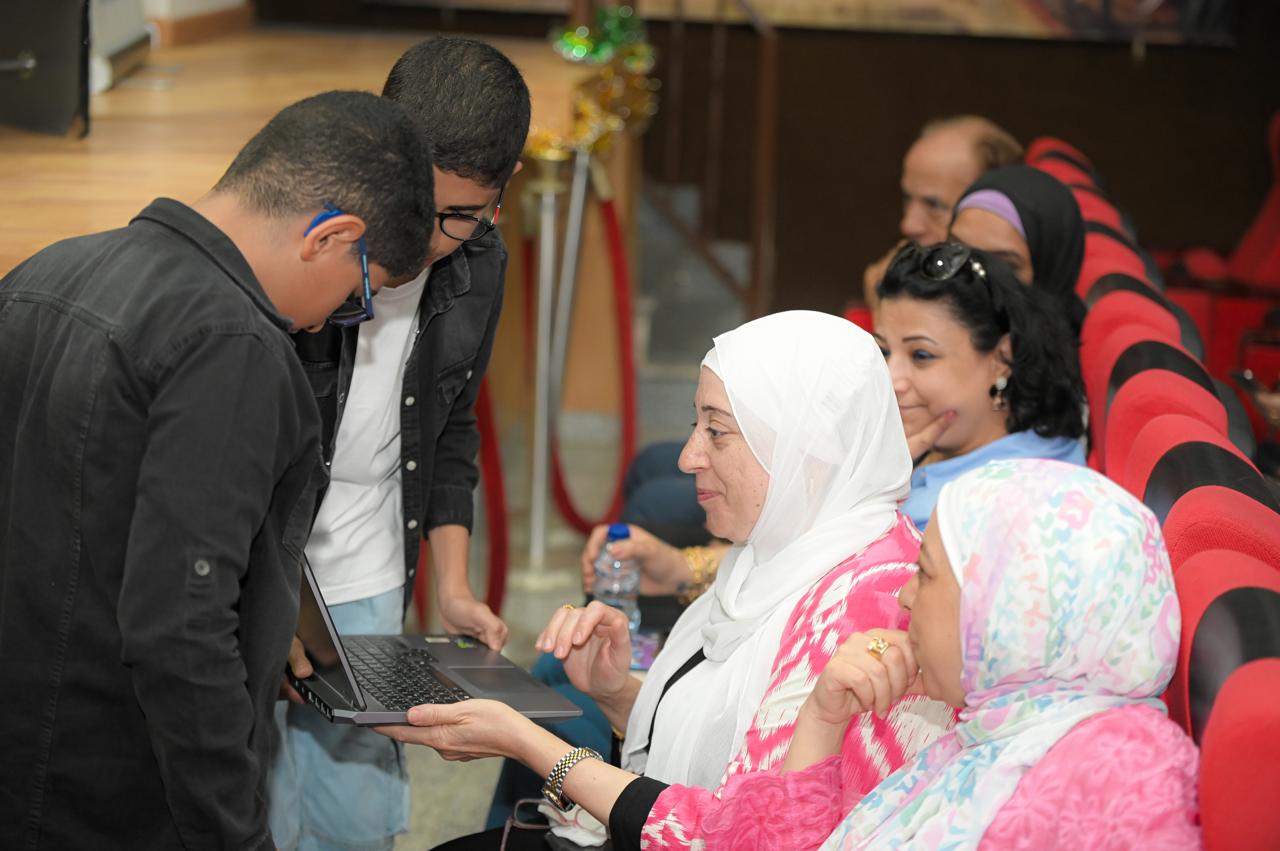 Student graduation moment at Mokhtareon